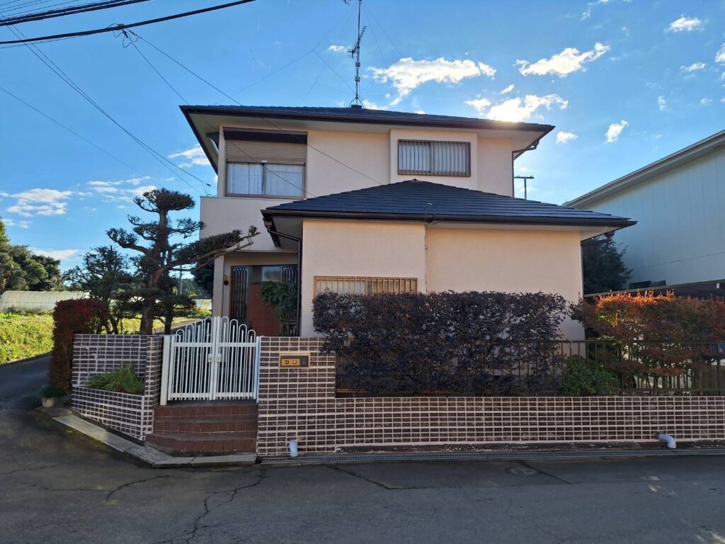立川市でピュアアクリル塗料を使った外壁塗装！費用相場と業者選びのポイント