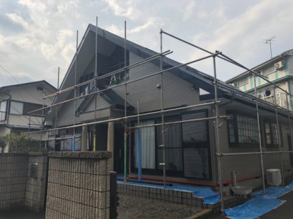 府中市｜築年数が進みコーキングにひび割れが出た住宅の外壁・屋根塗装工事