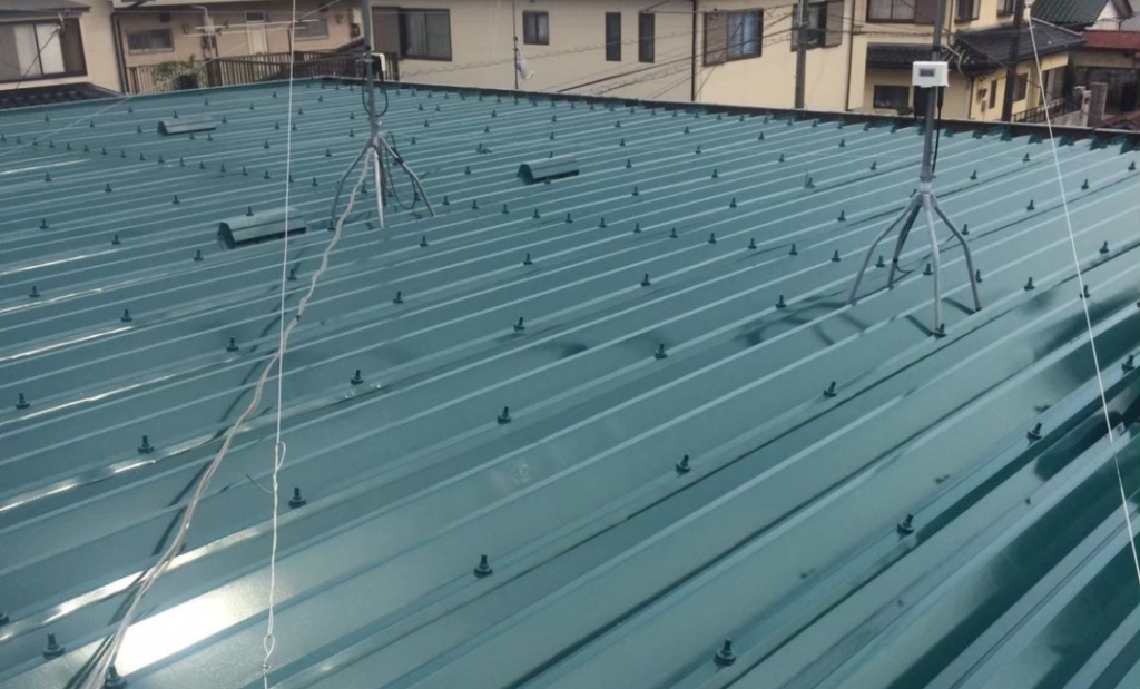 立川市の屋根｜屋根カバー工法の費用と相場を徹底解説