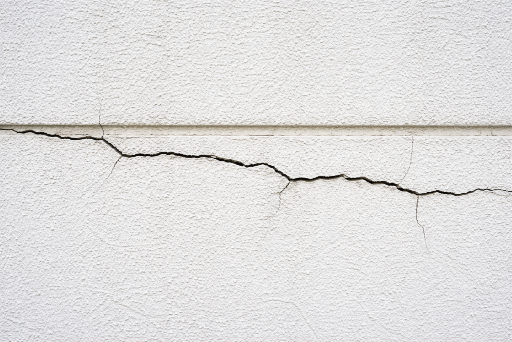 立川市での外壁 構造クラック補修 費用と相場を徹底解説