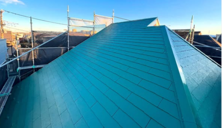 日の出町の屋根塗装ガイド｜山間の湿気とコケに強い塗料選びと時期の目安